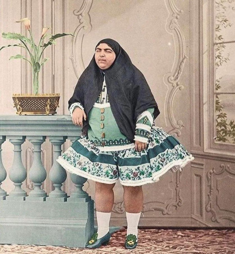 19. sajandil peeti Pärsia printsessi Fatemeh Khanumi "Esmat al-Dowlehi" Pärsia ilu kehastuseks
