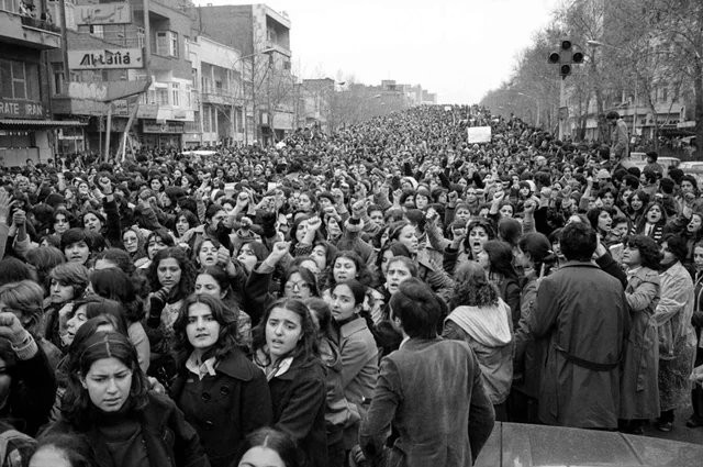 100 000 Iraani naist marssivad Hijabi seaduse vastu, Teheran, 1979