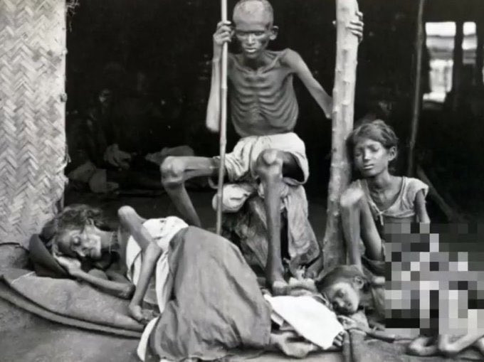 Hirmuäratav foto näitab meest, kes valvab oma perekonda kannibalide eest 1877. aasta Madrase näljahäda ajal Indias