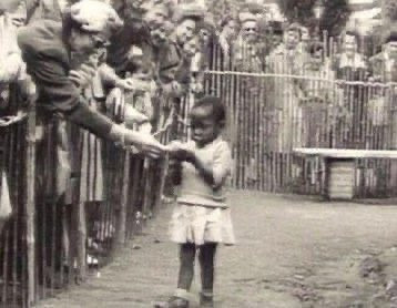 Kongo tüdruk "inimloomaaias" Brüsseli maailmanäitusel Belgias 1958. aastal