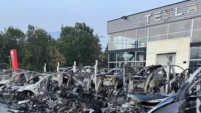 Kolmele isikule esitati föderaalsed süüdistused Molotovi kokteilide kasutamise eest