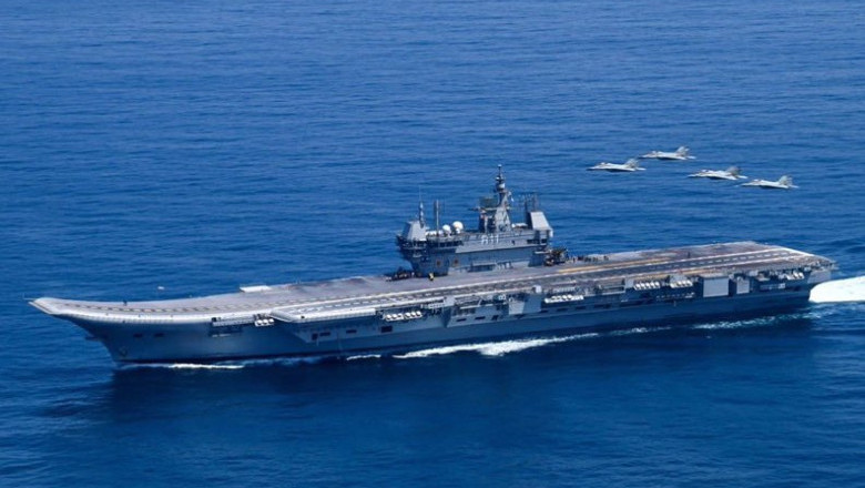 India lennukikandja INS Vikrant lahkus oma sadamast ja suundus Pakistani poole