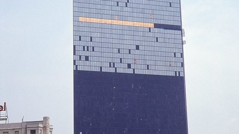Meeliülendav klõps - ära maga maha: Mahajäetud Capital One Toweri kontrollitud lõhkamine