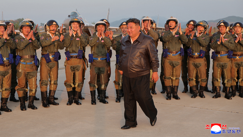 Kim Jong-un juhib Põhja-Korea õhuõppusi ja nõuab tõhusamat sõjaks ettevalmistumist